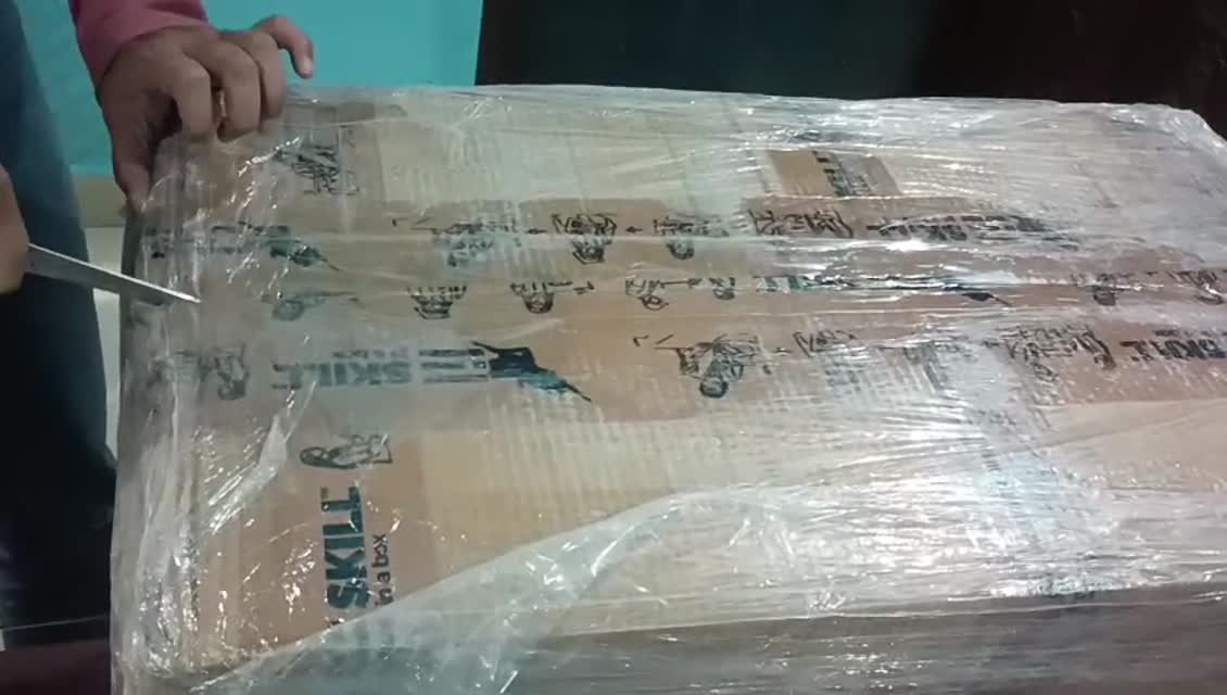 Kit unboxing (3) film still